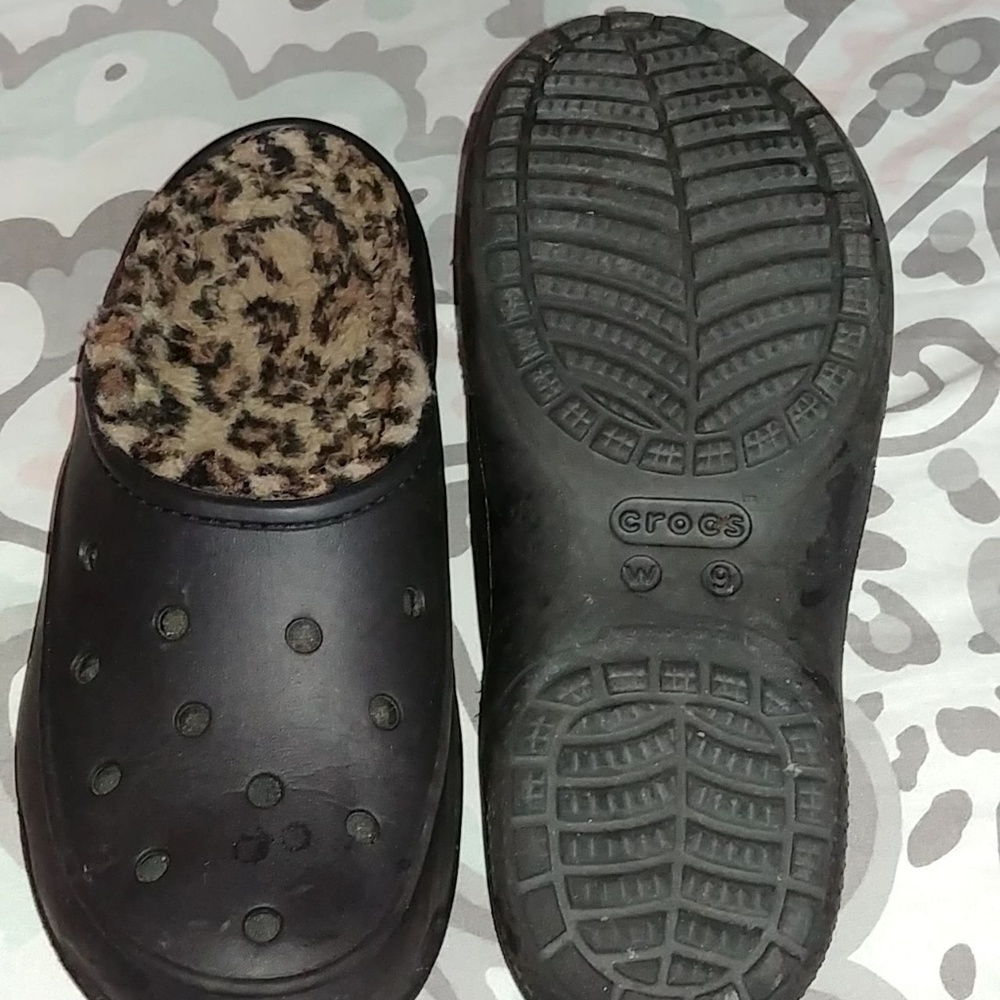 Black crocs